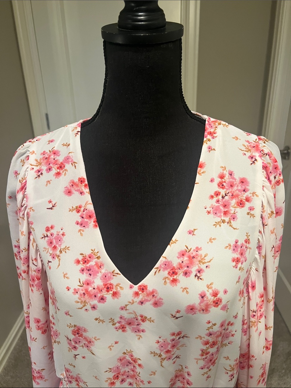 Vince Camuto White Blouse with Pink Floral Print and Smocked Waist - Picture 3 of 10